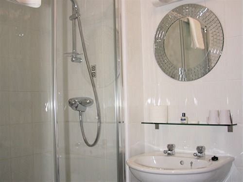 The Park Guest House Авимор Екстериор снимка